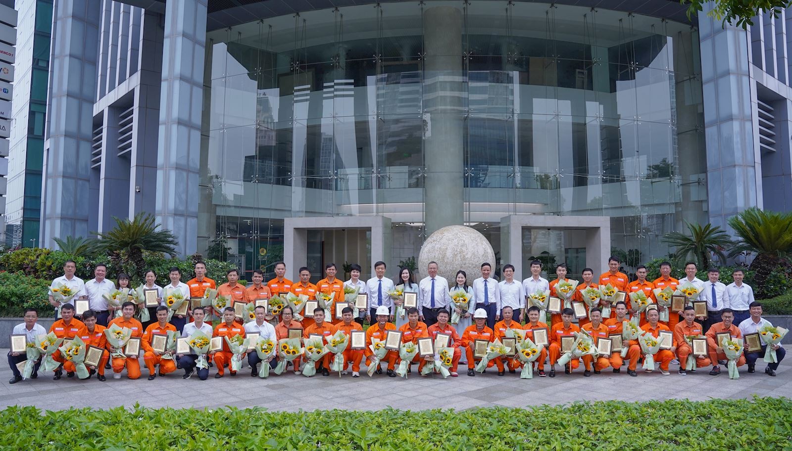 Hoạt động tôn vinh Người lao động tiêu biểu và An toàn vệ sinh viên giỏi là điểm nhấn trong Tháng Công nhân và Tháng hành động về An toàn, vệ sinh lao động năm 2026 của EVNGENCO1