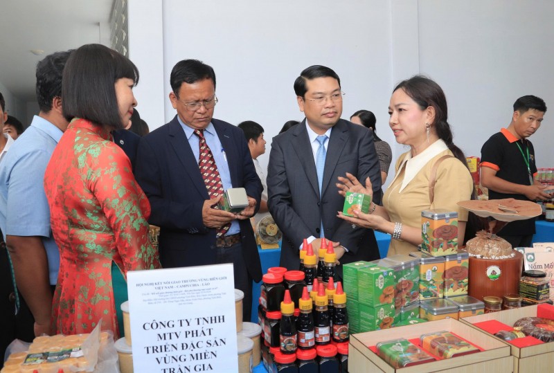 Kết nối giao thương biên giới Việt Nam - Campuchia - Lào: Thúc đẩy thương mại xanh và chuyển đổi số