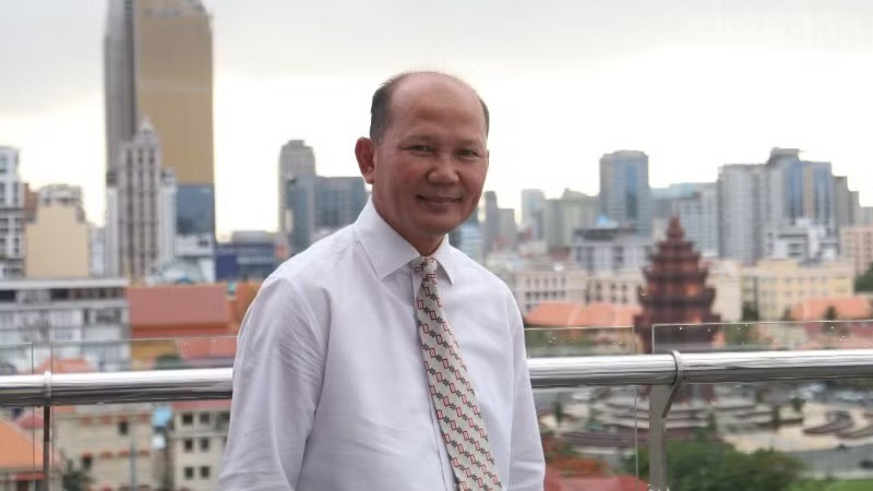Thạc sĩ Uch Leang, Quyền Vụ trưởng Vụ Nghiên cứu châu Á-châu Phi và Trung Đông, Viện Quan hệ quốc tế thuộc Viện Hàn lâm Hoàng gia Campuchia, Chủ tịch Hội cựu sinh viên Campuchia học tại Việt Nam. (Ảnh: Báo Nhân Dân) Thạc sĩ Uch Leang, Quyền Vụ trưởng Vụ Nghiên cứu châu Á-châu Phi và Trung Đông, Viện Quan hệ quốc tế thuộc Viện Hàn lâm Hoàng gia Campuchia, Chủ tịch Hội cựu sinh viên Campuchia học tại Việt Nam. (Ảnh: Báo Nhân Dân)