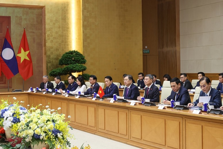 Thủ tướng Lê Minh Hưng chúc mừng những thành tựu to lớn, toàn diện mà Đảng, Nhà nước và nhân dân Lào anh em đạt được trong hơn 5 thập kỷ qua - Ảnh: VGP/Nhật Bắc Thủ tướng Lê Minh Hưng chúc mừng những thành tựu to lớn, toàn diện mà Đảng, Nhà nước và nhân dân Lào anh em đạt được trong hơn 5 thập kỷ qua - Ảnh: VGP/Nhật Bắc