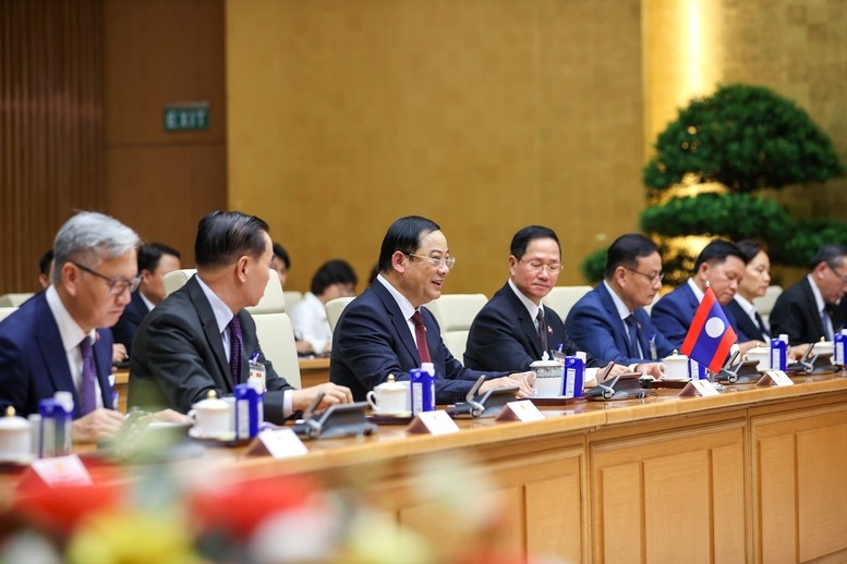 Thủ tướng Lào bày tỏ lòng biết ơn sâu sắc trước sự hỗ trợ to lớn, quý báu và hiệu quả mà Việt Nam đã dành cho sự nghiệp cách mạng, xây dựng và phát triển đất nước Lào qua các thời kỳ - Ảnh: VGP/Nhật Bắc Thủ tướng Lào bày tỏ lòng biết ơn sâu sắc trước sự hỗ trợ to lớn, quý báu và hiệu quả mà Việt Nam đã dành cho sự nghiệp cách mạng, xây dựng và phát triển đất nước Lào qua các thời kỳ - Ảnh: VGP/Nhật Bắc