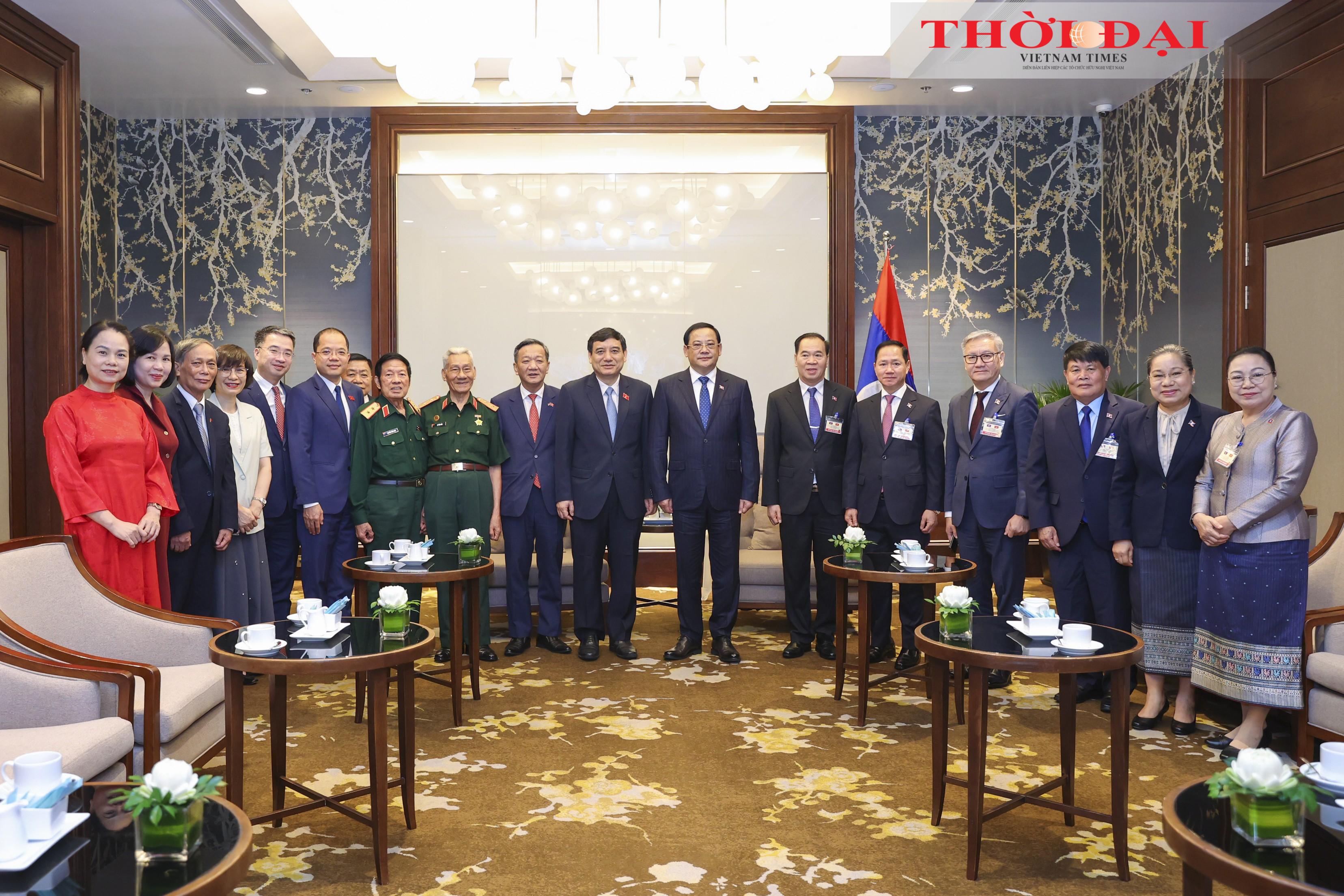 Các đại biểu chụp ảnh lưu niệm. (Ảnh: Đinh Hòa) Các đại biểu chụp ảnh lưu niệm. (Ảnh: Đinh Hòa)