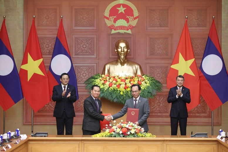 Việt Nam và Lào trao nhiều văn kiện hợp tác quan trọng Việt Nam và Lào trao nhiều văn kiện hợp tác quan trọng