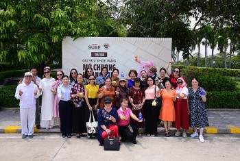 vinamilk don the he dong nien tham quan nha may voi loi hua cham soc suc khoe bang dinh duong chat luong