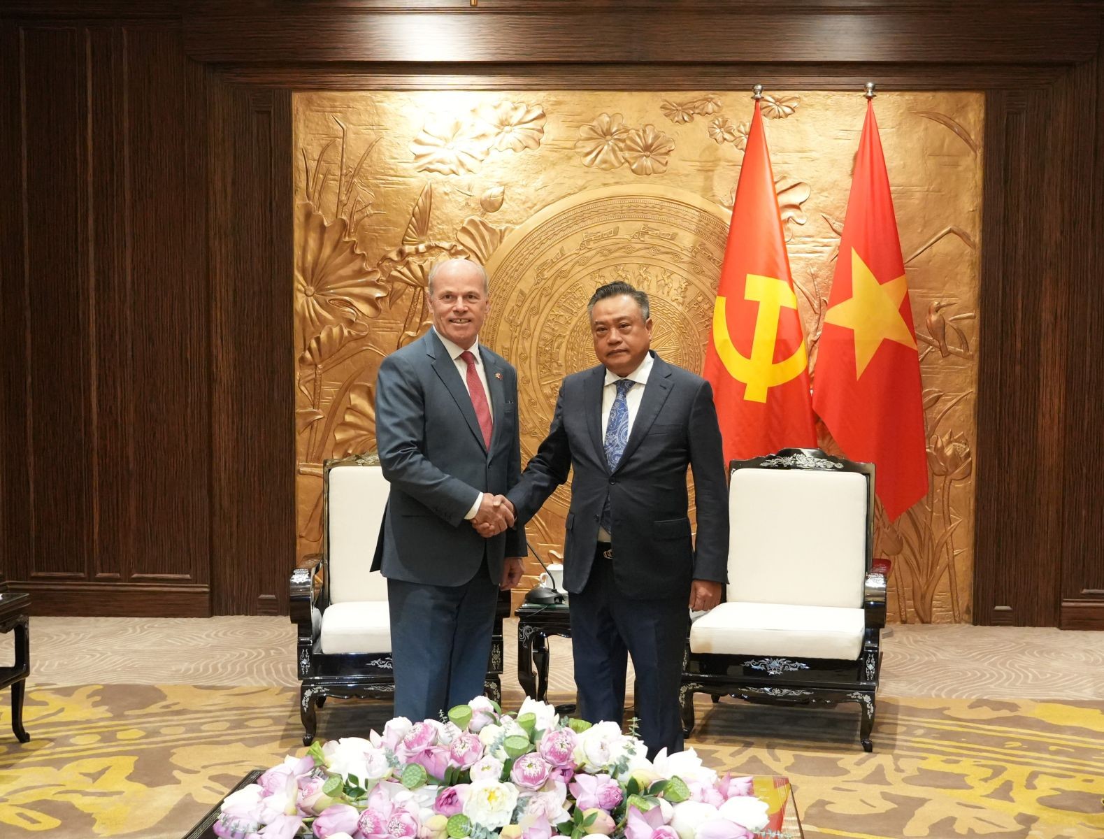 Chủ nhiệm Uỷ ban Kiểm tra Trung ương Trần Sỹ Thanh tiếp Đại sứ Canada tại Việt Nam Jim Nickel Chủ nhiệm Uỷ ban Kiểm tra Trung ương Trần Sỹ Thanh tiếp Đại sứ Canada tại Việt Nam Jim Nickel