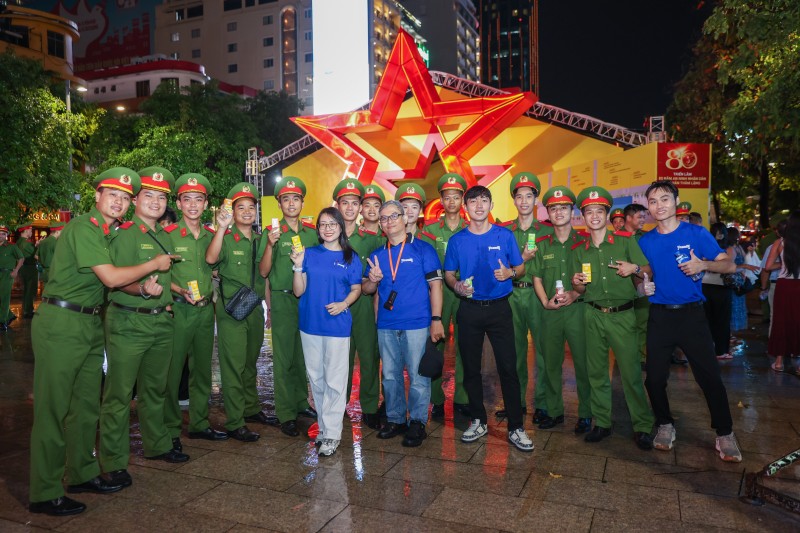 Diễn ra từ ngày 11-13/06/2026, chuỗi sự kiện Gala “Tổ quốc bình yên” do Bộ Công an phối hợp với UBND TP.HCM tổ chức tại phố đi bộ Nguyễn Huệ (phường Sài Gòn, TP.HCM). Hướng tới kỷ niệm 80 năm Ngày truyền thống lực lượng An ninh nhân dân (12/07/1946 – 12/07/2026), chuỗi sự kiện được tổ chức nhằm tri ân những cuộc đấu trí thầm lặng, những cống hiến quên mình vì sự bình yên của dân tộc. Diễn ra từ ngày 11-13/06/2026, chuỗi sự kiện Gala “Tổ quốc bình yên” do Bộ Công an phối hợp với UBND TP.HCM tổ chức tại phố đi bộ Nguyễn Huệ (phường Sài Gòn, TP.HCM). Hướng tới kỷ niệm 80 năm Ngày truyền thống lực lượng An ninh nhân dân (12/07/1946 – 12/07/2026), chuỗi sự kiện được tổ chức nhằm tri ân những cuộc đấu trí thầm lặng, những cống hiến quên mình vì sự bình yên của dân tộc.
