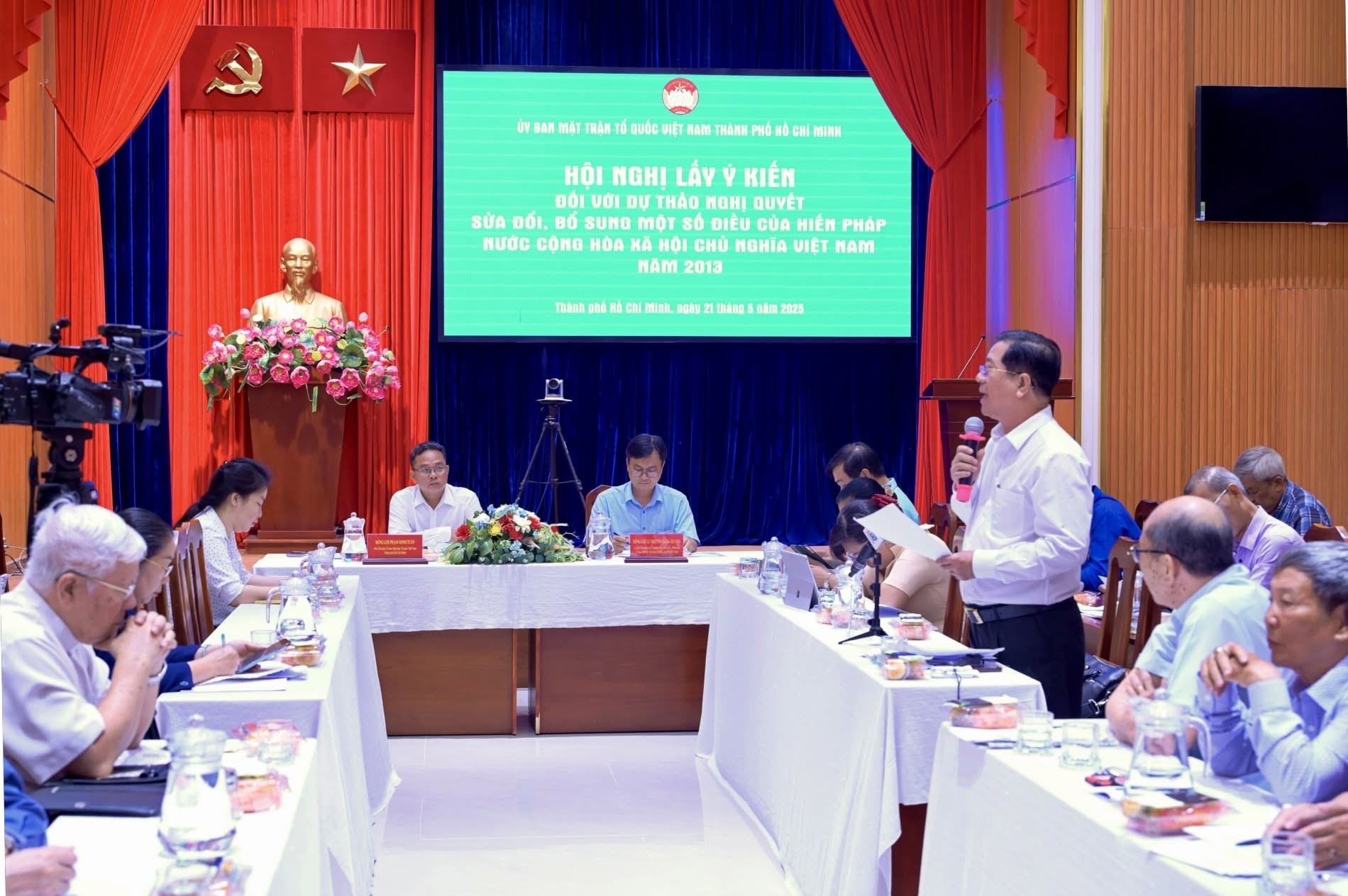 Hội nghị lấy ý kiến đối với dự thảo Nghị quyết sửa đổi, bổ sung một số điều của Hiến pháp năm 2013 do Ủy ban MTTQ Việt Nam Thành phố Hồ Chí Minh tổ chức, ngày 21/5/2025. (Ảnh: MTTQ Việt Nam) Hội nghị lấy ý kiến đối với dự thảo Nghị quyết sửa đổi, bổ sung một số điều của Hiến pháp năm 2013 do Ủy ban MTTQ Việt Nam Thành phố Hồ Chí Minh tổ chức, ngày 21/5/2025. (Ảnh: MTTQ Việt Nam)