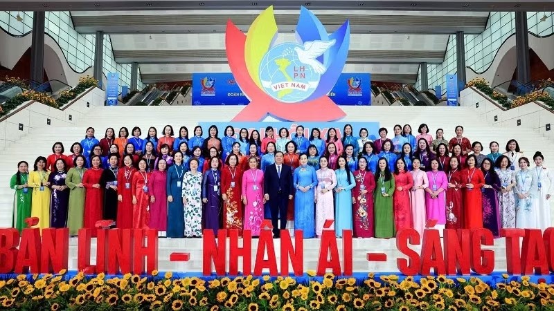 Phụ nữ Việt Nam hướng tới vai trò động lực phát triển trong giai đoạn mới Phụ nữ Việt Nam hướng tới vai trò động lực phát triển trong giai đoạn mới