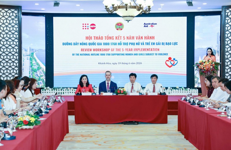 Hành trình 5 năm của Tổng đài 1800 1768: tiếp nhận hơn 21.000 cuộc gọi, hỗ trợ hơn 3.600 phụ nữ và trẻ em gái Hành trình 5 năm của Tổng đài 1800 1768: tiếp nhận hơn 21.000 cuộc gọi, hỗ trợ hơn 3.600 phụ nữ và trẻ em gái