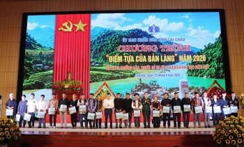 ton vinh tri an 130 truong ban nguoi co uy tin tieu bieu tai lai chau