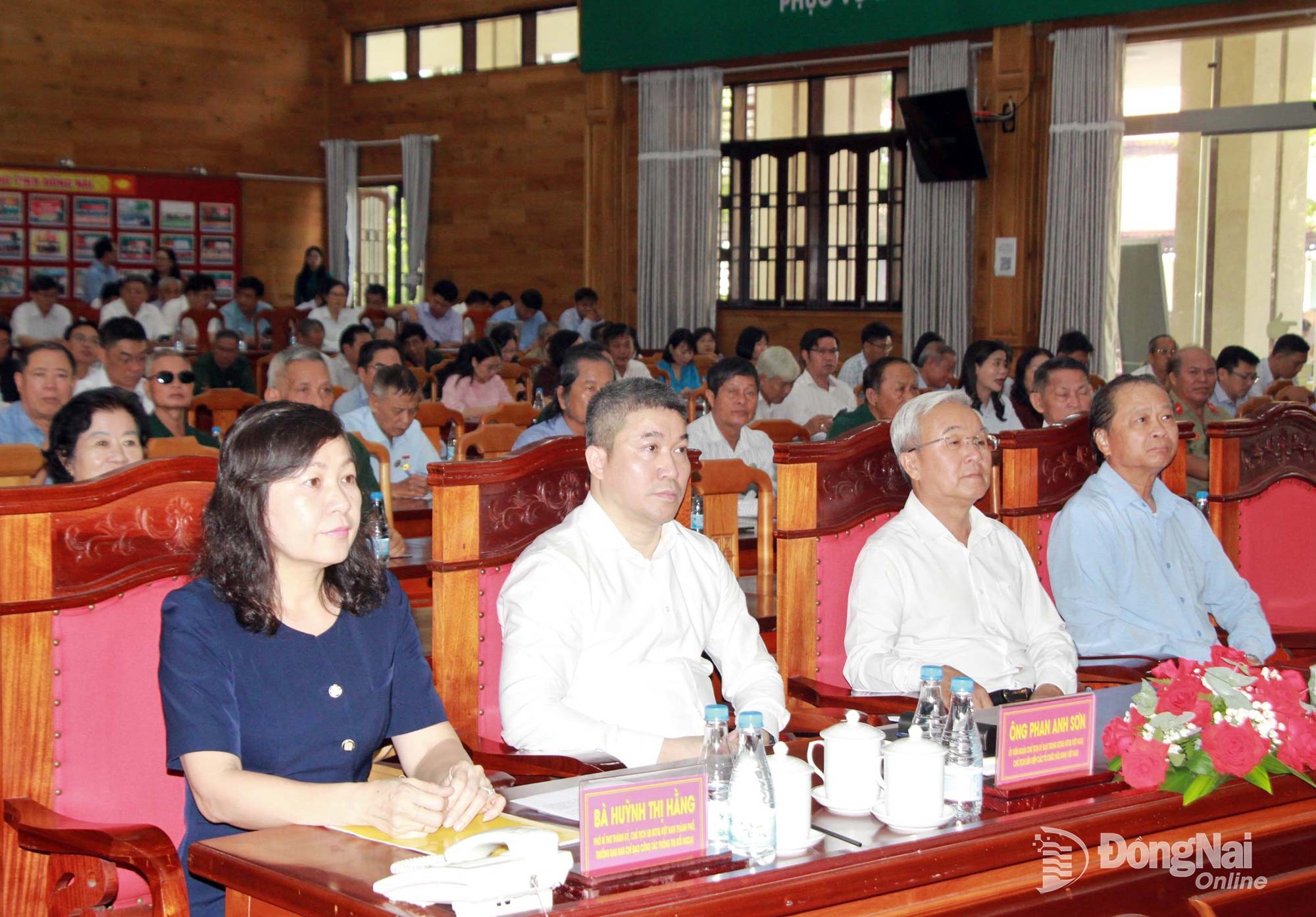 Gần 200 đại biểu được cập nhật chính sách đối ngoại và công tác đối ngoại nhân dân