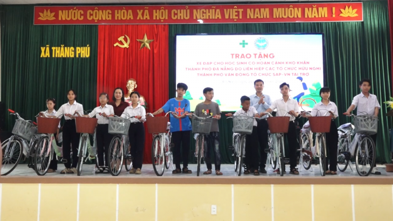 Đà Nẵng: SAP-VN trao tặng 100 xe đạp cho học sinh khó khăn tại xã Thăng Phú