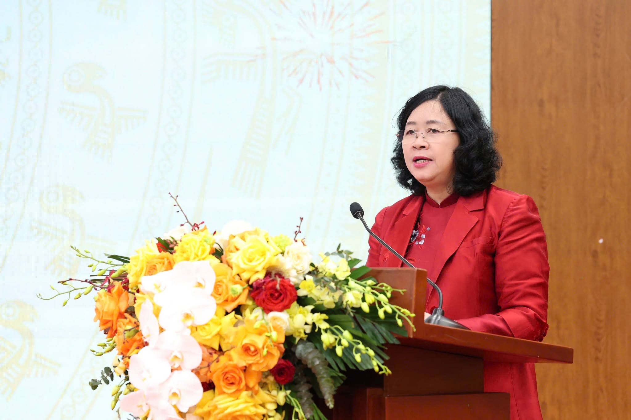  Bà Bùi Thị Minh Hoài, Ủy viên Bộ Chính trị, Bí thư Trung ương Đảng, Chủ tịch Ủy ban Trung ương MTTQ Việt Nam