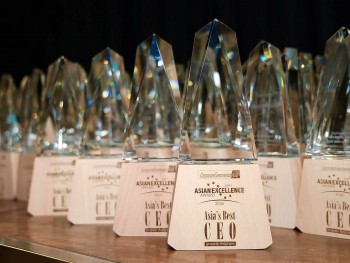 vinfast duoc vinh danh tai asian excellence awards 2026 ve quan he nha dau tu