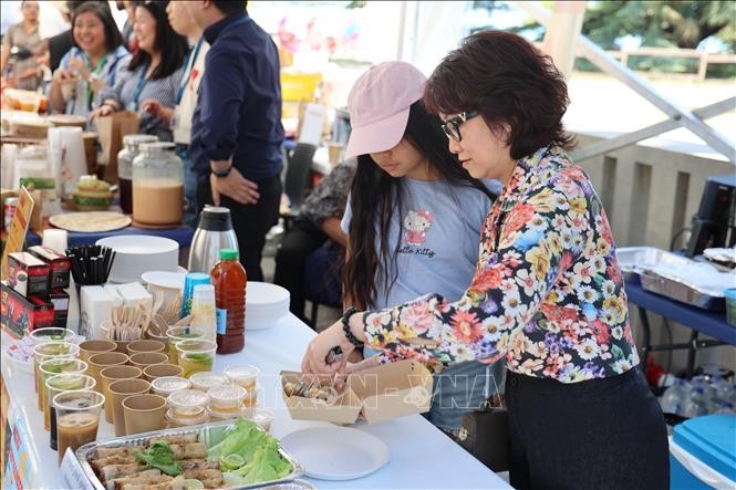 Chuẩn bị ẩm thực để giới thiệu tại gian hàng của Việt Nam ở WTO Open Day 2026. Chuẩn bị ẩm thực để giới thiệu tại gian hàng của Việt Nam ở WTO Open Day 2026.