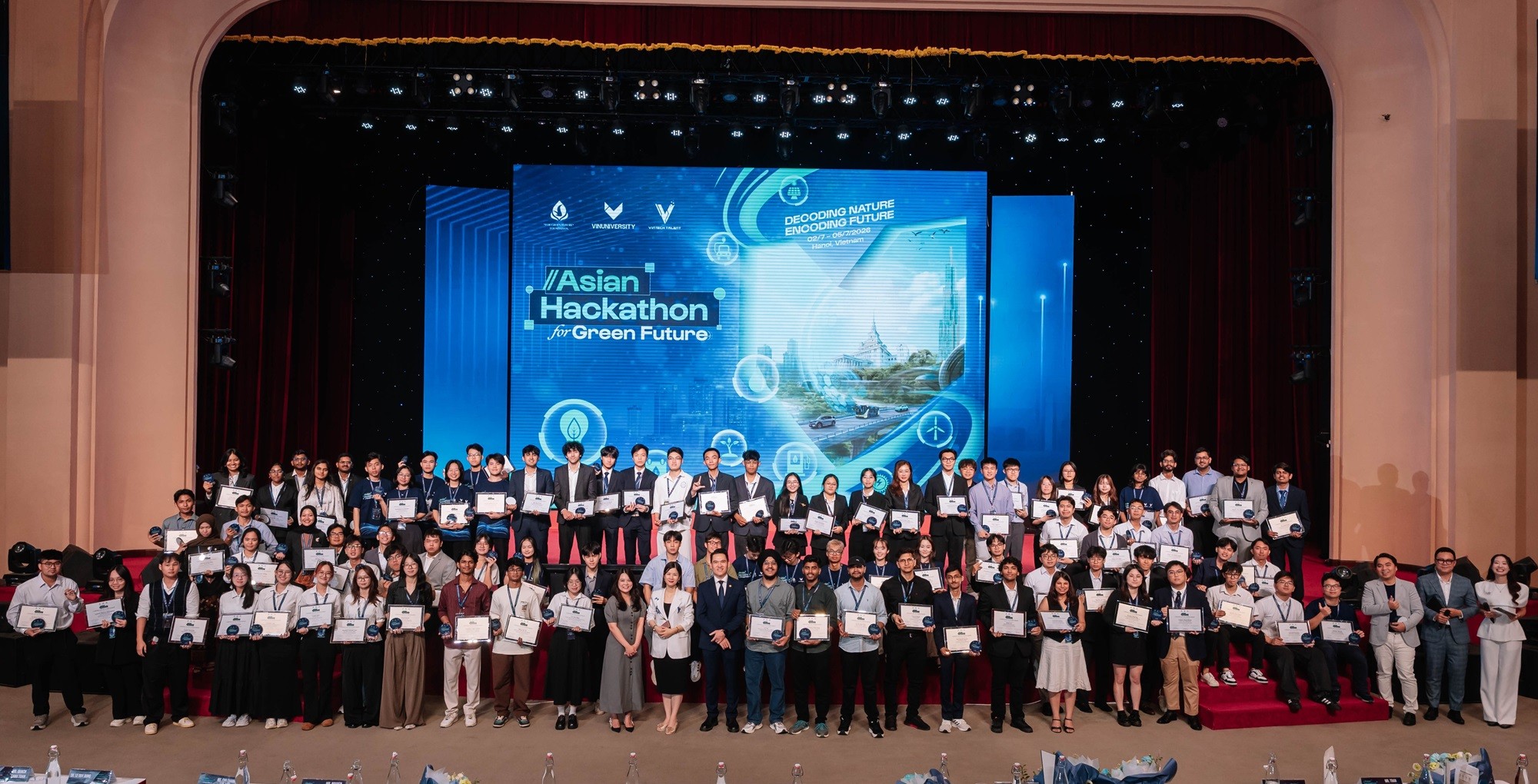 Gần 100 thí sinh thuộc 30 đội xuất sắc nhất mùa 1 cuộc thi Asian Hackathon for Green Future đã tập trung tại VinUni để cùng tranh tài. (Ảnh: BTC) Gần 100 thí sinh thuộc 30 đội xuất sắc nhất mùa 1 cuộc thi Asian Hackathon for Green Future đã tập trung tại VinUni để cùng tranh tài. (Ảnh: BTC)