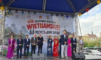 hang nghin nguoi tham du le hoi van hoa viet nam tai thanh pho wroclaw ba lan