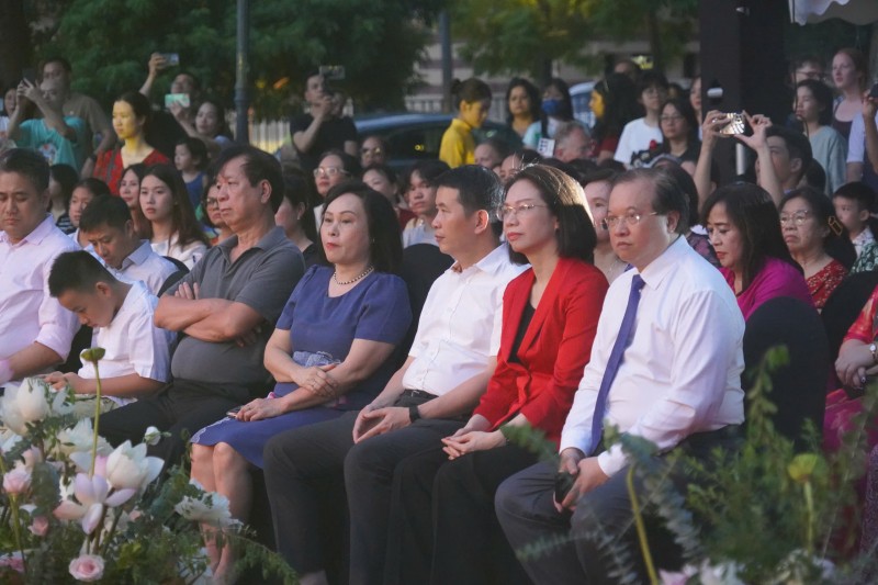 Chương trình thu hút sự quan tâm của đông đảo công chúng Hà Nội. (Ảnh: T.L) Chương trình thu hút sự quan tâm của đông đảo công chúng Hà Nội. (Ảnh: T.L)