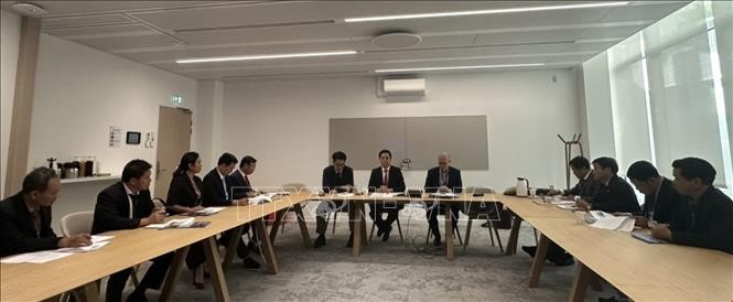 Đoàn công tác tỉnh Quảng Ngãi làm việc với lãnh đạo Tập đoàn Điện lực Pháp (EDF). Đoàn công tác tỉnh Quảng Ngãi làm việc với lãnh đạo Tập đoàn Điện lực Pháp (EDF).