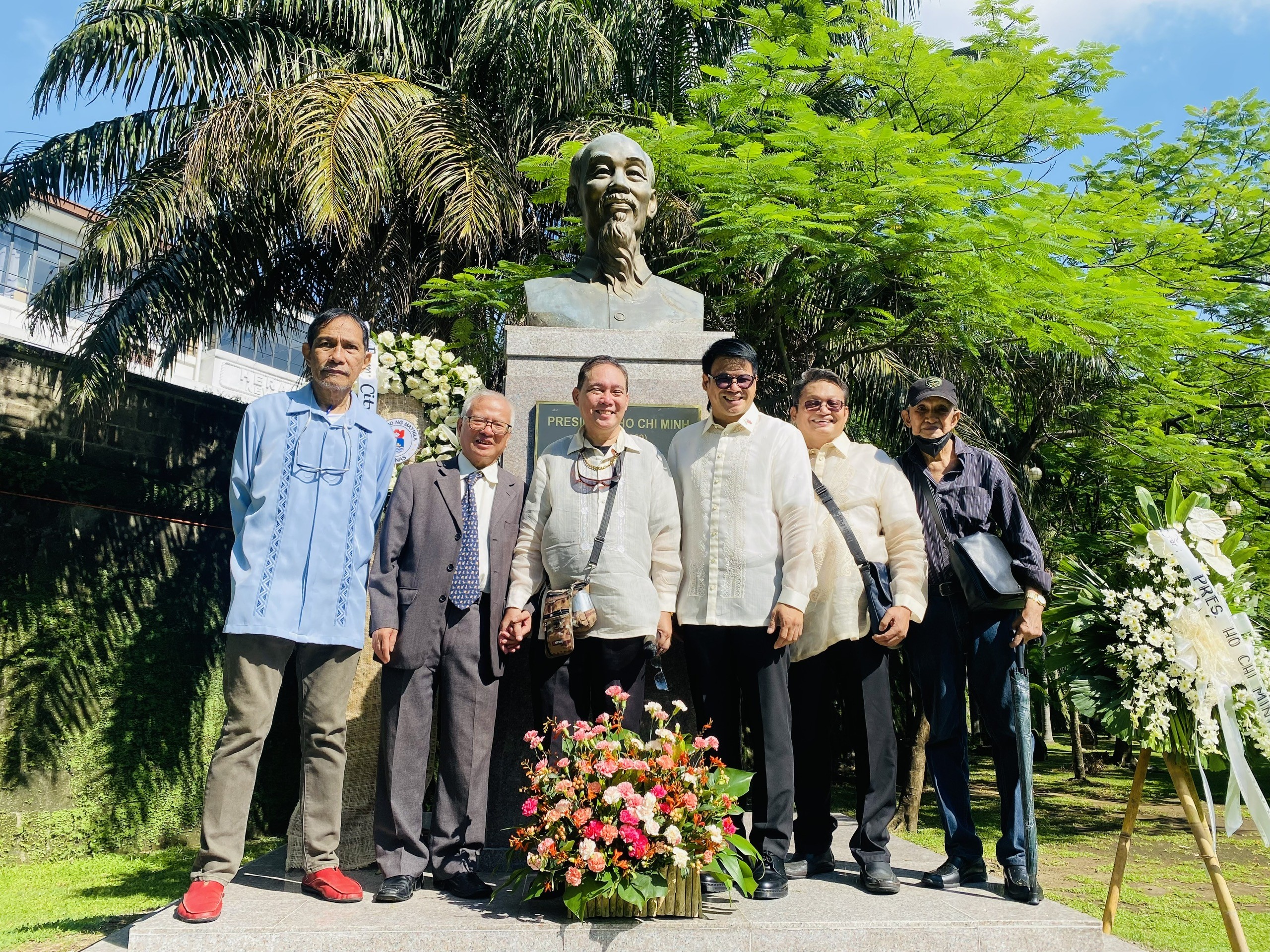 Nhịp cầu nhân dân trong 50 năm quan hệ Việt Nam - Philippines Nhịp cầu nhân dân trong 50 năm quan hệ Việt Nam - Philippines