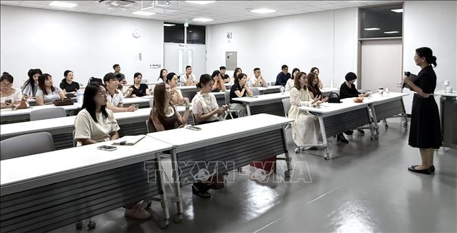 Toàn cảnh chương trình giáo dục tài chính cơ bản dành cho người Việt Nam tại Hàn Quốc tổ chức ở Thư viện Trung tâm Văn hóa phức hợp Hyangnam, thành phố Hwaseong, ngày 21/6/2026. Ảnh minh họa: Nhật Hưng/PV TTXVN tại Hàn Quốc Toàn cảnh chương trình giáo dục tài chính cơ bản dành cho người Việt Nam tại Hàn Quốc tổ chức ở Thư viện Trung tâm Văn hóa phức hợp Hyangnam, thành phố Hwaseong, ngày 21/6/2026. Ảnh minh họa: Nhật Hưng/PV TTXVN tại Hàn Quốc