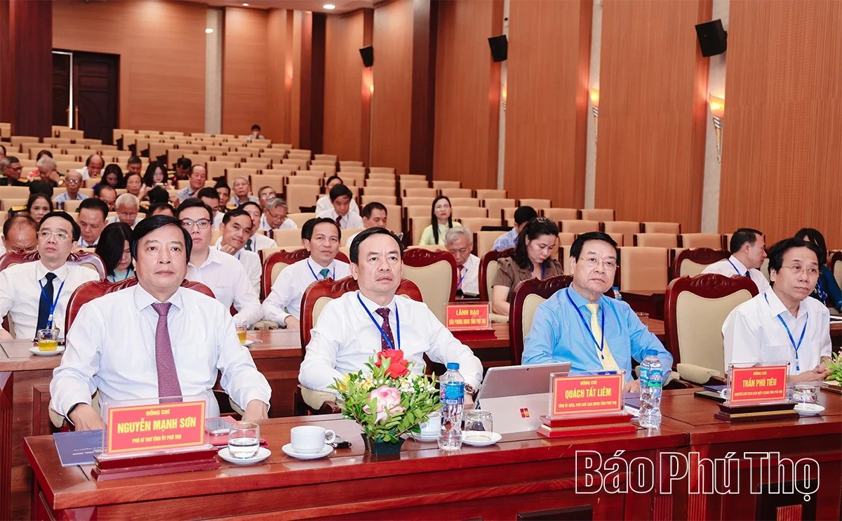 Đồng chí Nguyễn Mạnh Sơn - Phó Bí thư Tỉnh ủy và các đại biểu dự Đại hội.