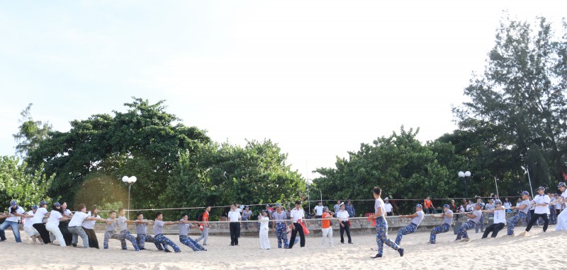Kiều bào trẻ tìm hiểu về biển, đảo quê hương
