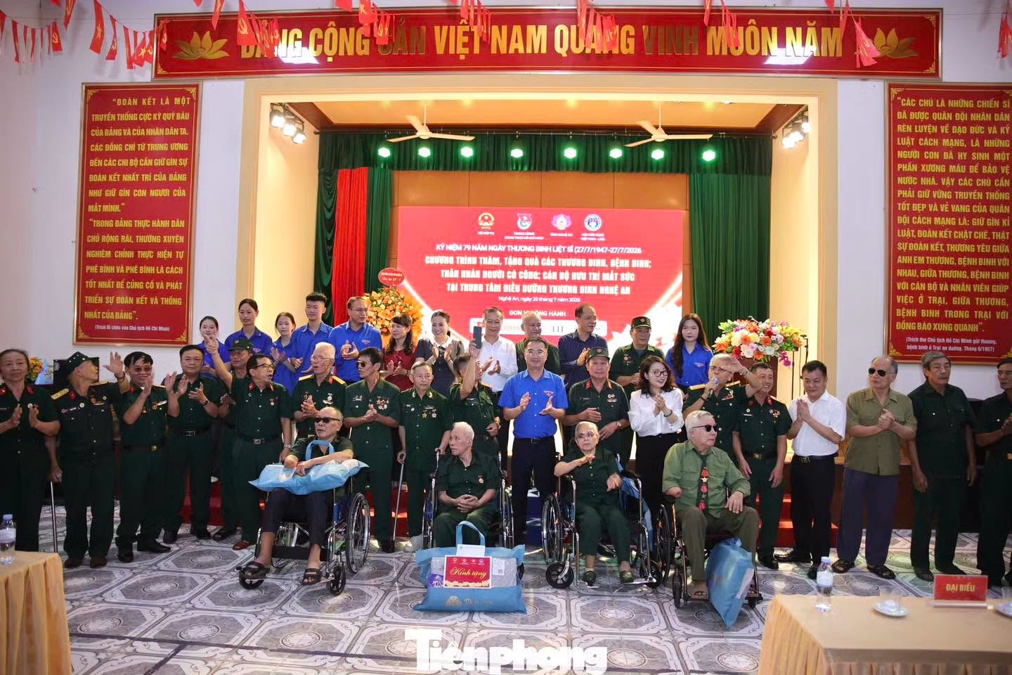 trao tặng quà tới Trung tâm Điều dưỡng thương binh Nghệ An cùng các thương binh, bệnh binh đang điều trị tại đây