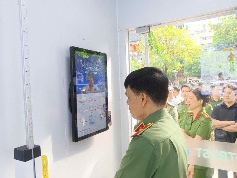 Tiện ích số đến gần hơn với cộng đồng qua Trạm Công dân số đầu tiên ở phố đi bộ Nguyễn Huệ Tiện ích số đến gần hơn với cộng đồng qua Trạm Công dân số đầu tiên ở phố đi bộ Nguyễn Huệ