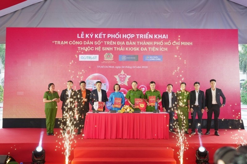 Tiện ích số đến gần hơn với cộng đồng qua Trạm Công dân số đầu tiên ở phố đi bộ Nguyễn Huệ Tiện ích số đến gần hơn với cộng đồng qua Trạm Công dân số đầu tiên ở phố đi bộ Nguyễn Huệ