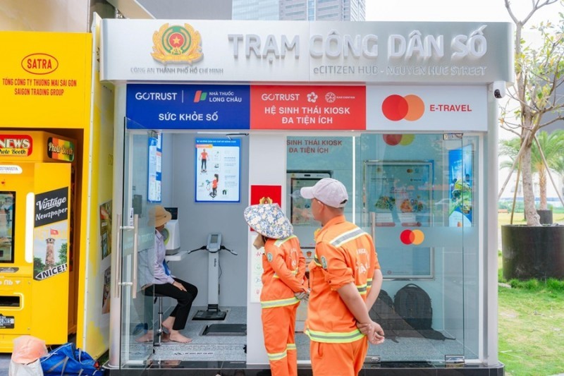 Tiện ích số đến gần hơn với cộng đồng qua Trạm Công dân số đầu tiên ở phố đi bộ Nguyễn Huệ Tiện ích số đến gần hơn với cộng đồng qua Trạm Công dân số đầu tiên ở phố đi bộ Nguyễn Huệ