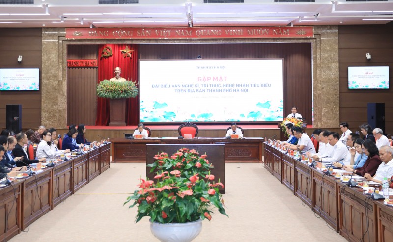Nhiều ý kiến đóng góp nhằm tìm lời giải cho những bài toán phát triển của Thủ đô trong giai đoạn mới. (Ảnh: T.L)