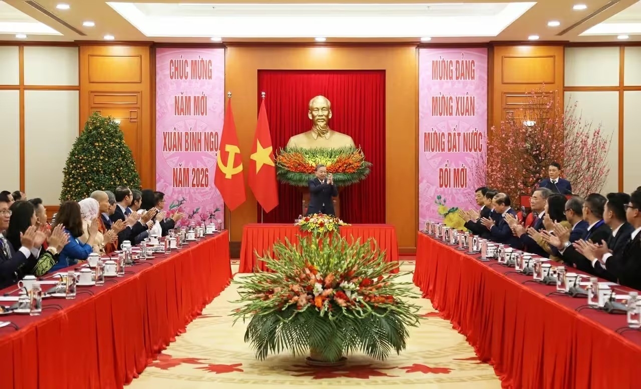 Tổng Bí thư Tô Lâm gặp mặt Đoàn kiều bào tiêu biểu tham dự Chương trình Xuân Quê hương 2026. 
