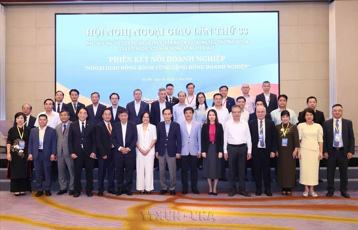 Bộ trưởng Bộ Ngoại giao Lê Hoài Trung với các đại biểu tại Phiên họp. Ảnh: An Đăng/TTXVN