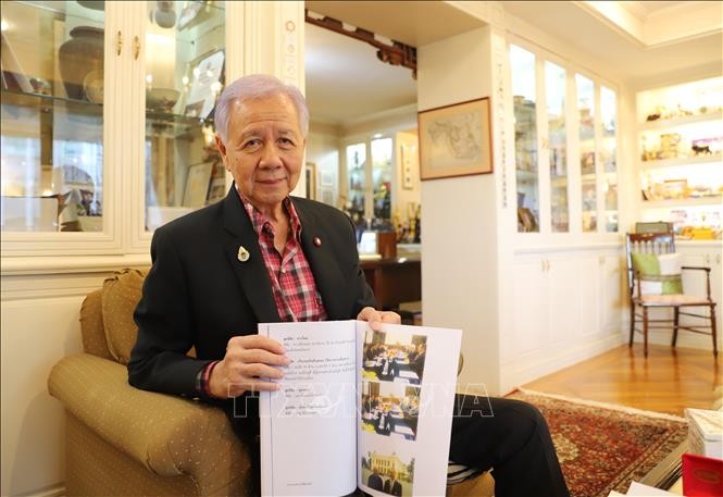 PGS.TS Anatchai Rattakul luôn trân trọng những ngày được tháp tùng cha trong nhiều chuyến thăm Việt Nam. (Ảnh: TTXVN)