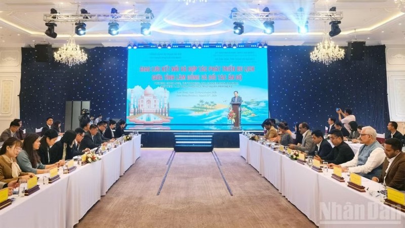 The scenery of the program. (Photo: Mai Van Bao/ Nhan Dan Newspaper) The scenery of the program. (Photo: Mai Van Bao/ Nhan Dan Newspaper)