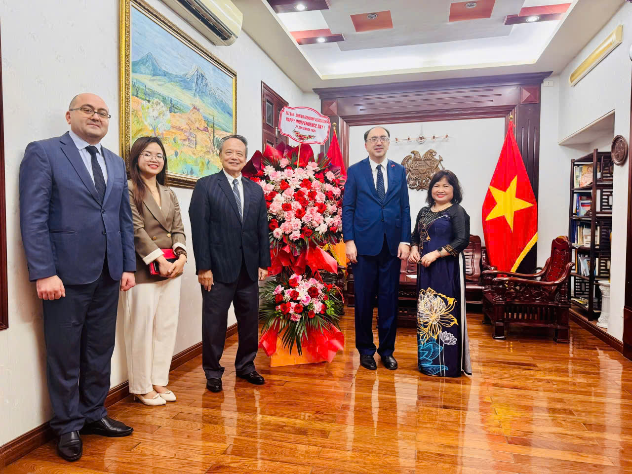 Viet Nam-Armenia Friendship Association Congratulates Armenia on 35th Independence Day Viet Nam-Armenia Friendship Association Congratulates Armenia on 35th Independence Day