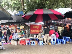 Văn hóa công cộng của người Việt: Cấm thì mặc kệ... biển cấm