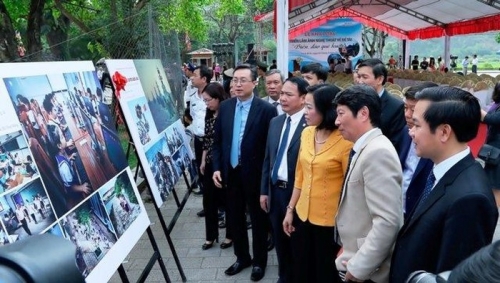 Triển lãm hơn 200 bức ảnh nghệ thuật về “Biển đảo, quê hương”