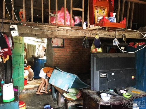 Xóm ngụ cư Sài Gòn: "Con muốn đi học để được ăn cơm với thịt cá"