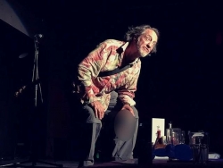 Nam diễn viên hài nói đùa về cơn đột quỵ... qua đời ngay trên sân khấu