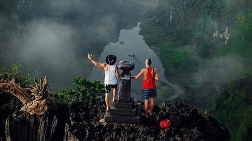 Người quê ra phố, người phố về quê