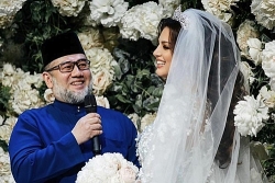 Cựu vương Malaysia chính thức ly hôn hoa khôi Nga