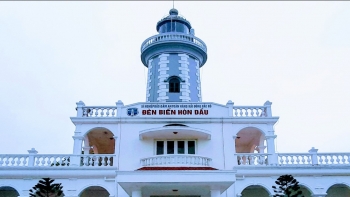 Dấu tích ngọn hải đăng hơn 100 năm tuổi trên đảo Hòn Dấu
