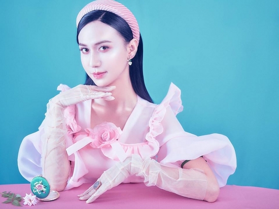 lynk lee hoa quy co dai cac khien ai nay deu ngoai nhin