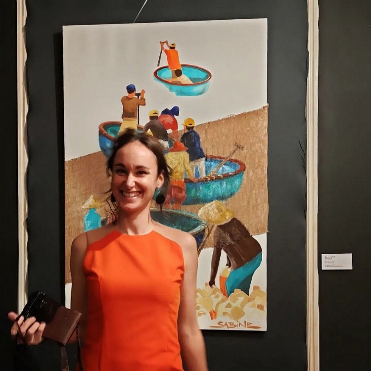 Nữ họa sỹ Bỉ ứng dụng cách tiếp cận độc đáo trong những bức vẽ về Việt Nam