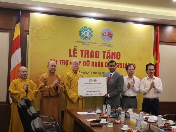 Giáo hội Phật Giáo, Hội hữu nghị Việt Nam - Sri Lanka trao quà hỗ trợ nhân dân Sri Lanka