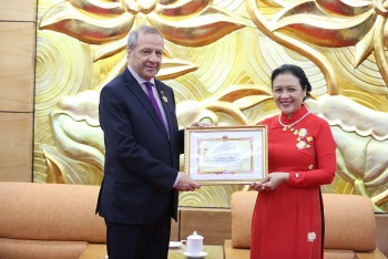 Đại sứ Angeria tại Việt Nam nhận kỉ niệm chương của VUFO vì thúc đẩy quan hệ hữu nghị hai nước