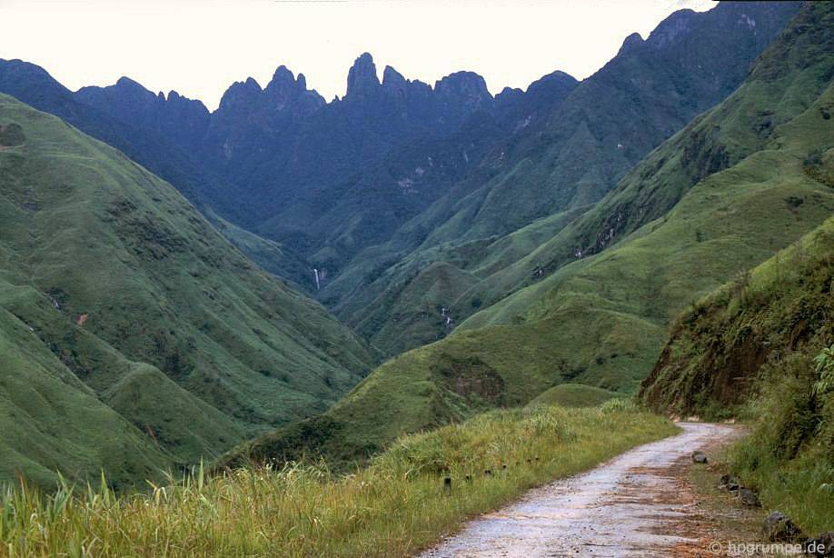 chum anh phien cho sapa nam 1992 trong anh cua du khach nuoc ngoai