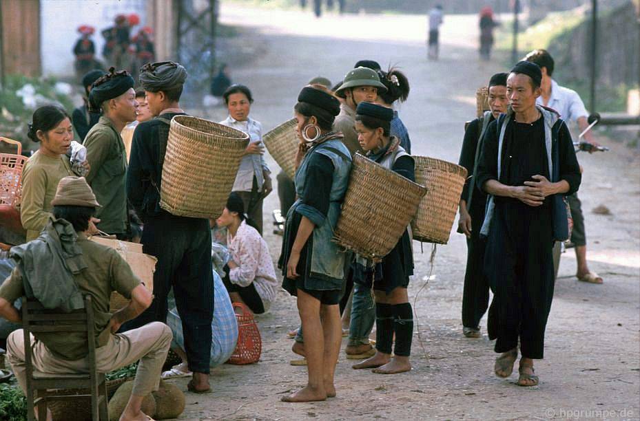 chum anh phien cho sapa nam 1992 trong anh cua du khach nuoc ngoai